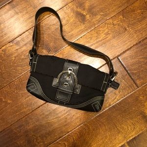 •Authentic• Small black signature Coach clutch
